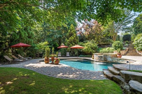140 Elizabeth Cv, Roswell, GA 30075-6232
