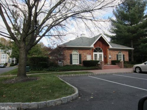 98 Versailles Ct, Trenton, NJ 08619-4646