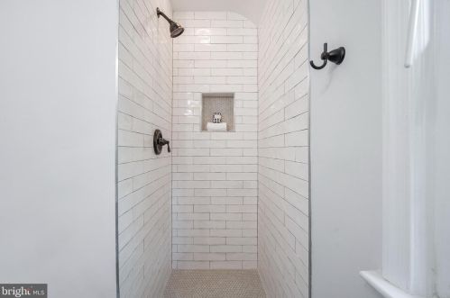 1524 Red Oak Dr, Silver Spring MD 20910-1549 exterior