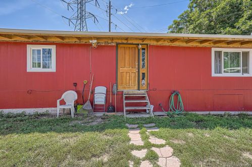 5250 53 Ave, Arvada CO  80002-4015 exterior