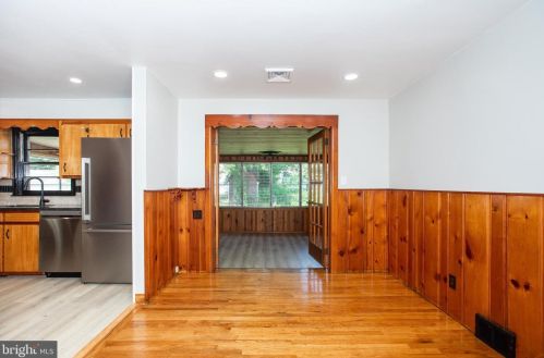 15 Holt Cir, Trenton NJ  08619-1654 exterior