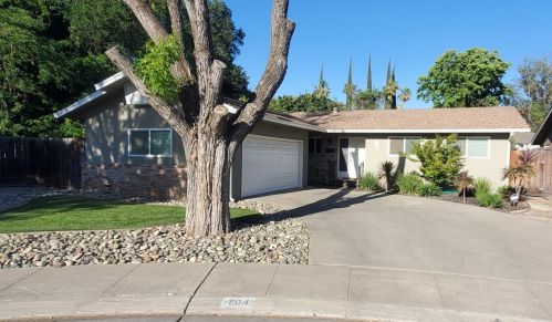 704 Sandy View Ct, Modesto, CA 95354-1761