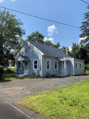 121 Barber St, Windsor CT  06095-4416 exterior