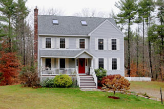95 Scrabble Rd, Kensington, NH 03833-6023