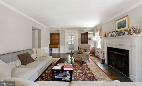 921 Warwick Rd, Tavistock NJ 08033-3928 exterior