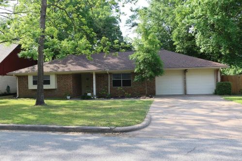 1015 Stevens Ave, Conroe, TX 77301-1752