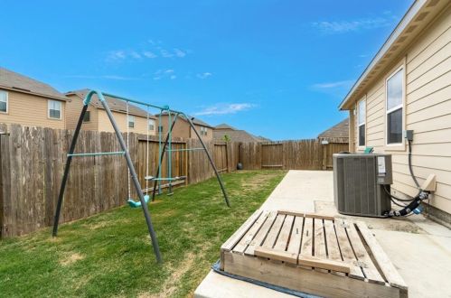 1649 Treeta Trl, Uhland TX 78640 exterior