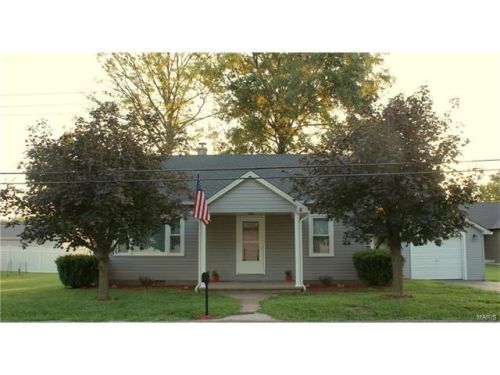 105 Giofre Ave, Maryville, IL 62062-5740