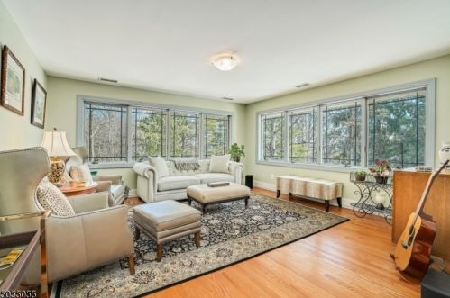 63 Tingley Rd, Morristown, NJ 07960-3353