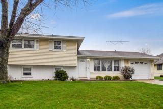 423 Westover Ln, Schaumburg, IL 60193-2428