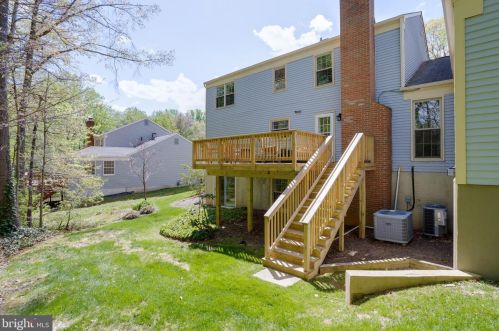 5707 Oak Leather Dr, Springfield VA  22015-2315 exterior