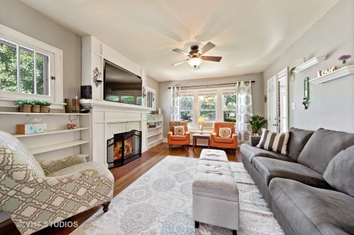 218 Monterey Ave, Elmhurst, IL 60126-3010