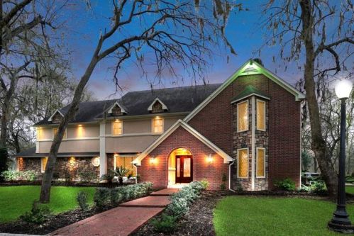 110 Rucks Dr, Angleton, TX 77515-9467