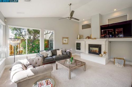 1046 Rolling Woods Way, Concord CA  94521-5400 exterior