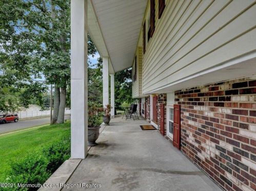 8 Trenton St, Jackson Twp, NJ 08527-1633