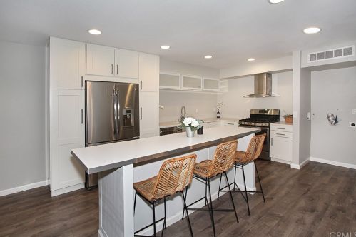 4900 Chapman Ave, Orange CA  92869-4116 exterior