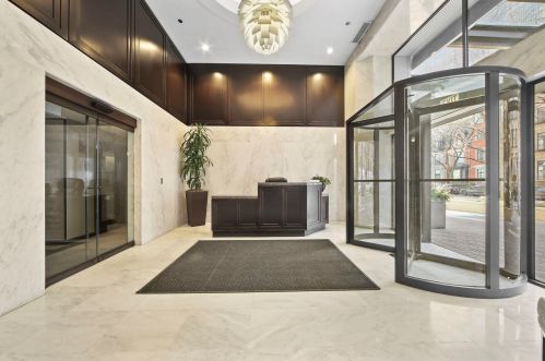 50 Bellevue Pl, Chicago, IL 60611-1129