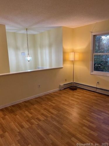 13 Abbey Ct, Cheshire CT  06410-1536 exterior
