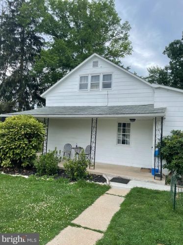 3141 Grandview Rd, Hanover, PA 17331-9341