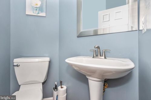 8 Farmstead Pl, Middletown MD  21769-7742 exterior