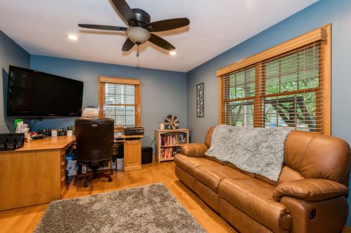 566 Concord Ave, South Elgin, IL 60177-2351