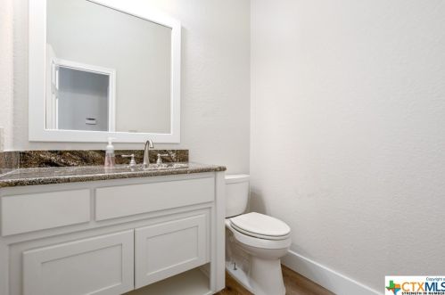 908 Cres Dr, Morgans Point TX 76513-6722 exterior