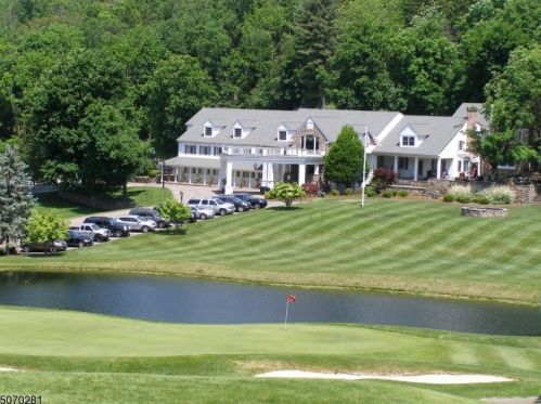 33 Junegrass Way, Hackettstown NJ  07840-4539 exterior