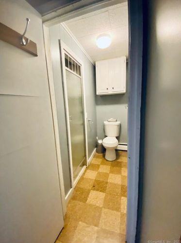4 Cove View Dr, Quaker Hill CT  06375-1501 exterior