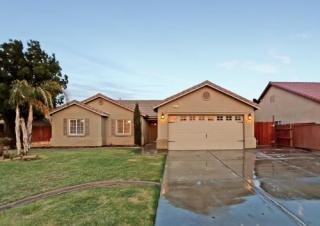 692 Crescent Ln, Lemoore, CA 93245-4953