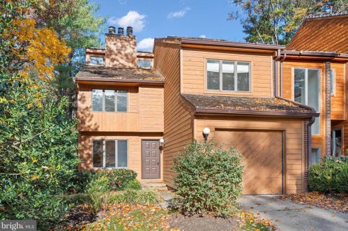 2210 Cedar Cove Ct, Herndon, VA 20191-4107