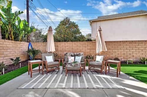 8696 La Playa Cir, Santa Ana CA 92708-5010 exterior