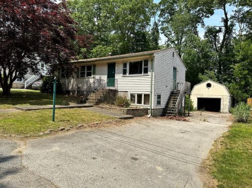9 Tall Oaks Ct, Providence, RI 02919-1936