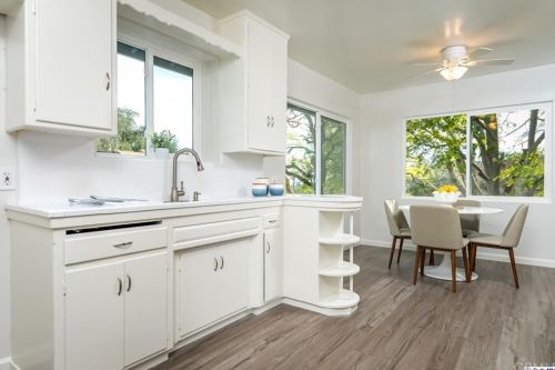 5124 Ln Crescenta Ave, Glendale CA 91214-2117 exterior