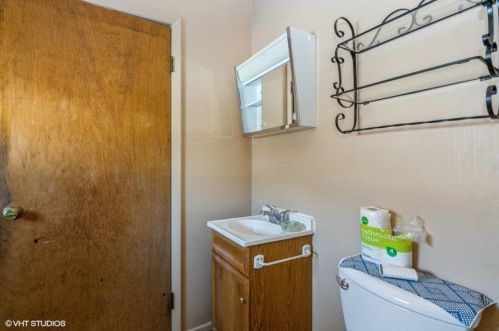 377 Stonehill Dr, Valpo IN 46385-8475 exterior