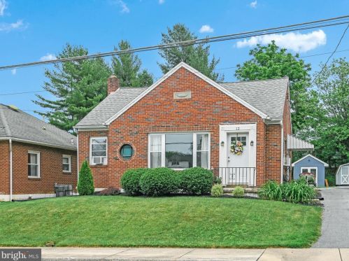 12 Orange St, Ephrata, PA 17522-2315