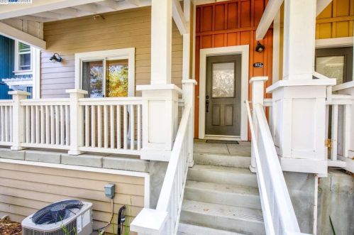 852 Avery Dr, Mountain View, CA 94043-1773