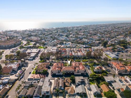 606 Lake St, Huntington Beach CA  92648-4765 exterior