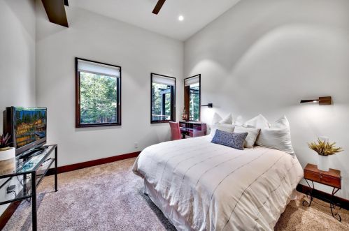 16150 Pine St, Truckee CA  96161-3754 exterior