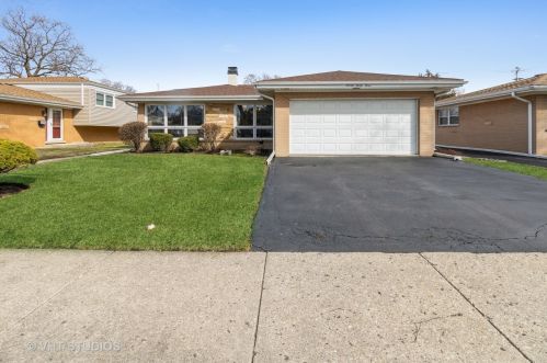 2033 Webster Ln, Des Plaines, IL 60018-2722