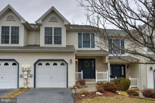 1076 Memory Ln, Harrisburg, PA 17111-2430