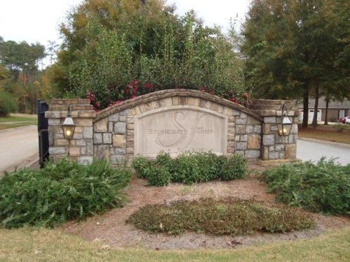 125 Stonegate Trl, Carrollton, GA 30116-1233