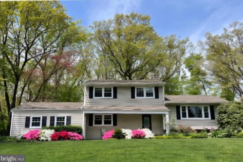 11 Cornwall Dr, East Windsor, NJ 08520-1107