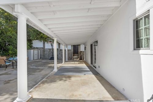 1851 Greenbriar Rd, Glendale CA  91207-1064 exterior