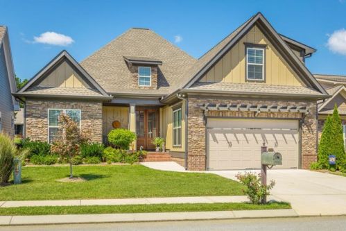 10989 Prairie Lake Dr, Apison, TN 37302-3504