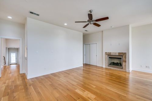 3705 Commerce St, Dallas TX  75226-1738 exterior