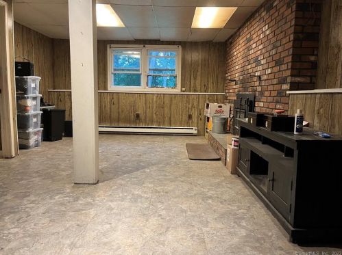 413 Dunham St, Southington CT  06489-1216 exterior