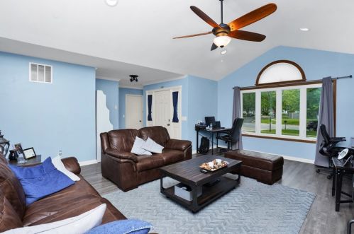 140 Fernwood Rd, Boulder Hill, IL 60538-2060