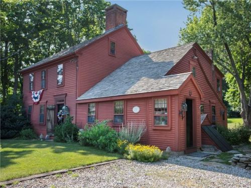 29 Winsor Ave, Providence, RI 02919-1121