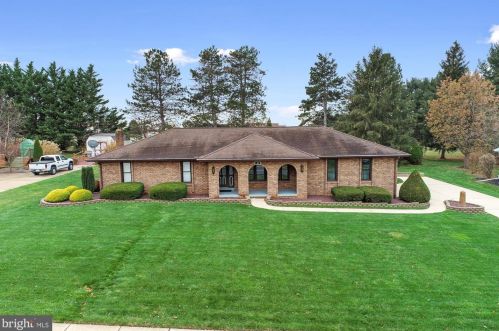 10 Friar Rd, York, PA 17408-9419
