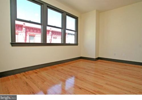 2036 19th St, Philadelphia, PA 19145-2813